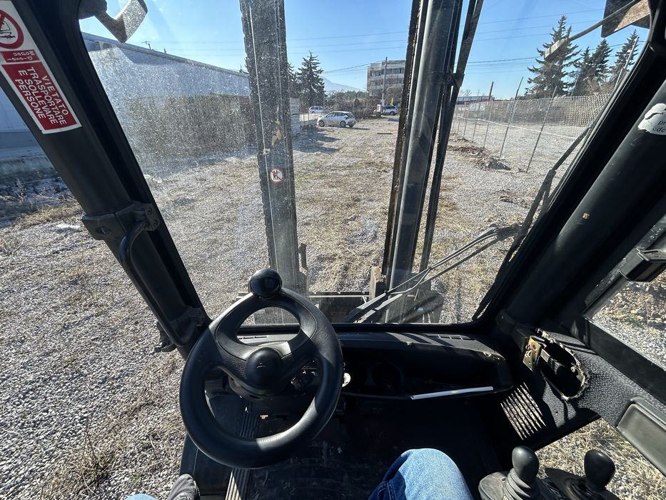 Продавам мотокар дизел Линде / Linde H30D обслужен 3тона