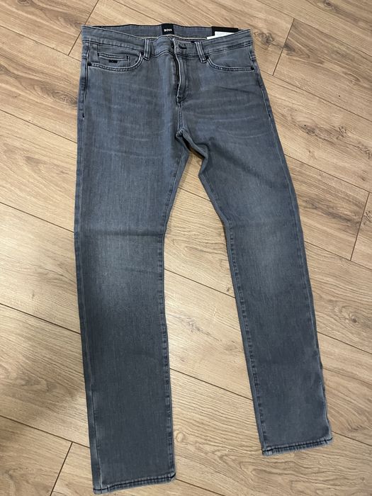Продавам чисто нови дънки Hugo Boss Delaware