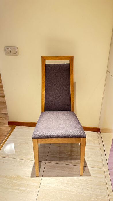 Трапезни столове от масивно дърво