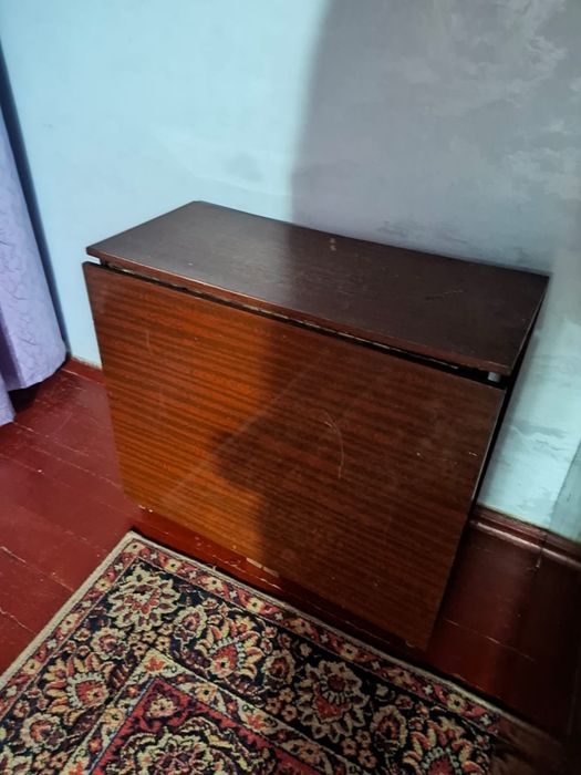 Продам стол книжка недорого