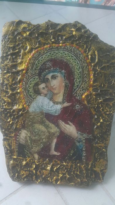 Продавам икони по договаряне.