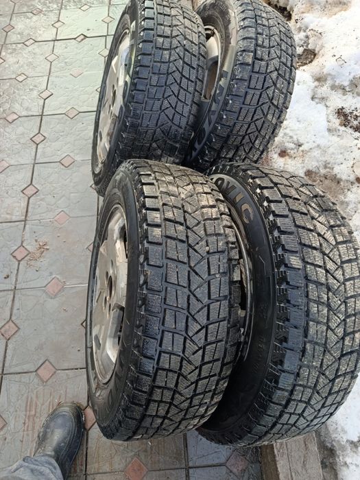 Продам шины с дисками 215/65/16