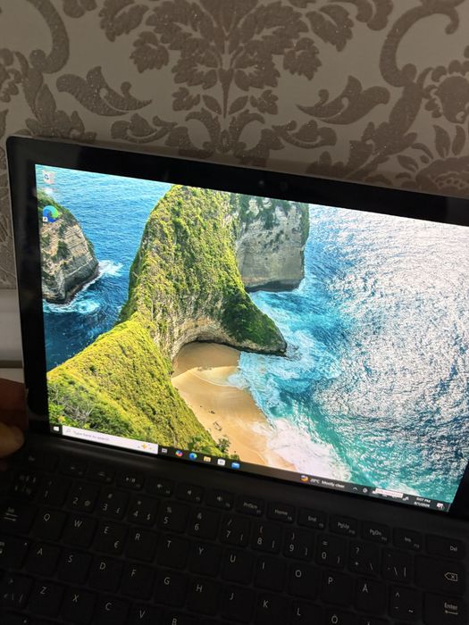 Tableta Microsoft Surface cu Windows
