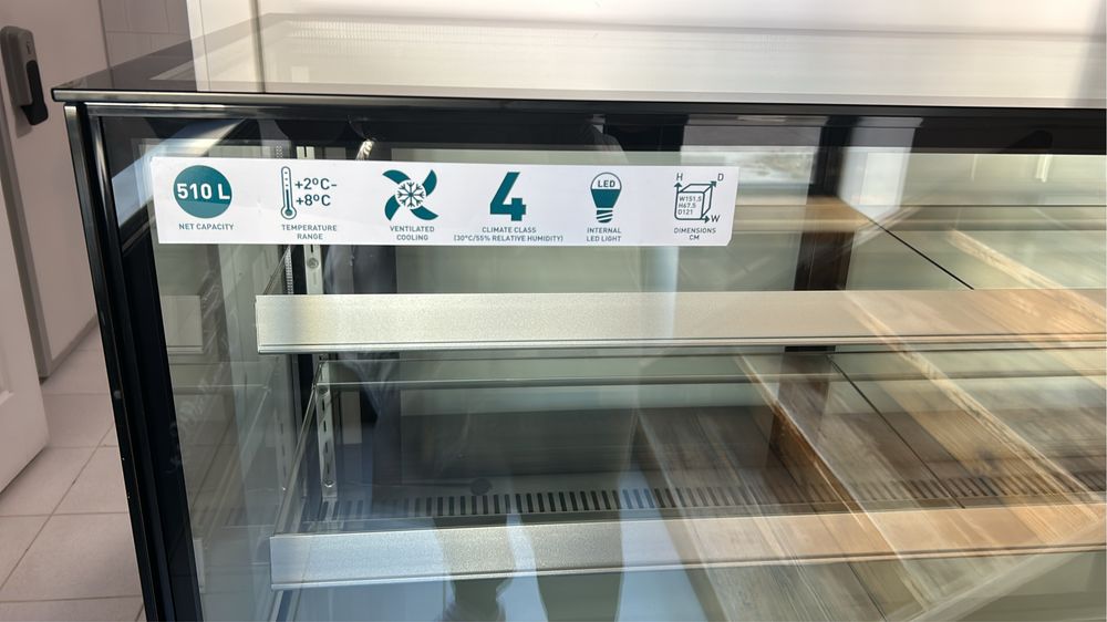 Vitrina Horeca pentru prajituri, 510 litri stare perfecta