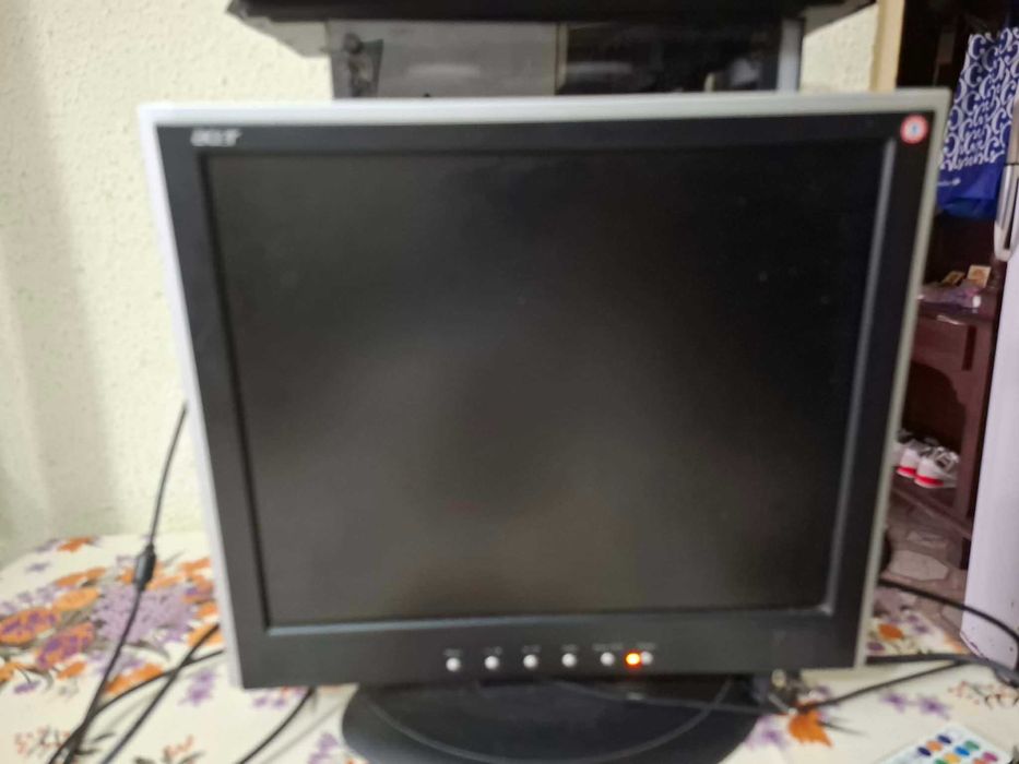 Vând PC complet i5-4460 3.2GHz, 16GB RAM, SSD + HDD, Monitor Acer