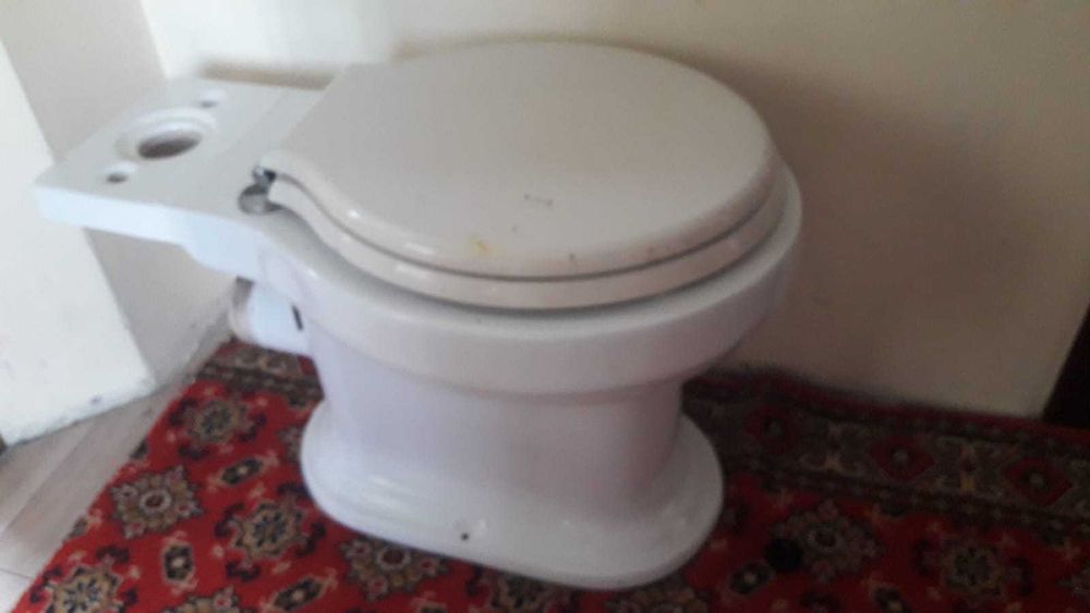 Унитаз фирменный, без бачка