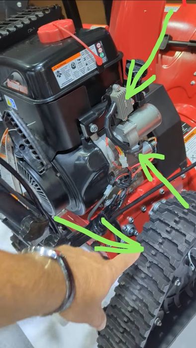 Снегоуборщик бензиновый