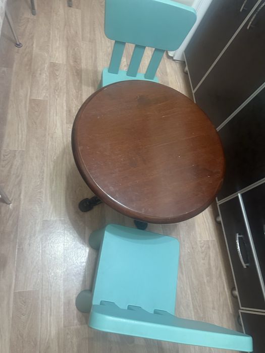 Детский стол со стульями