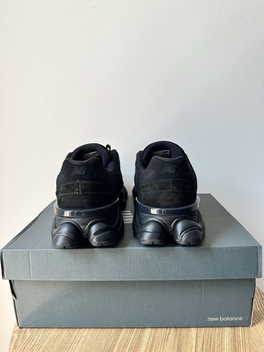 New Balance 9060 Tripple Black - налични размери