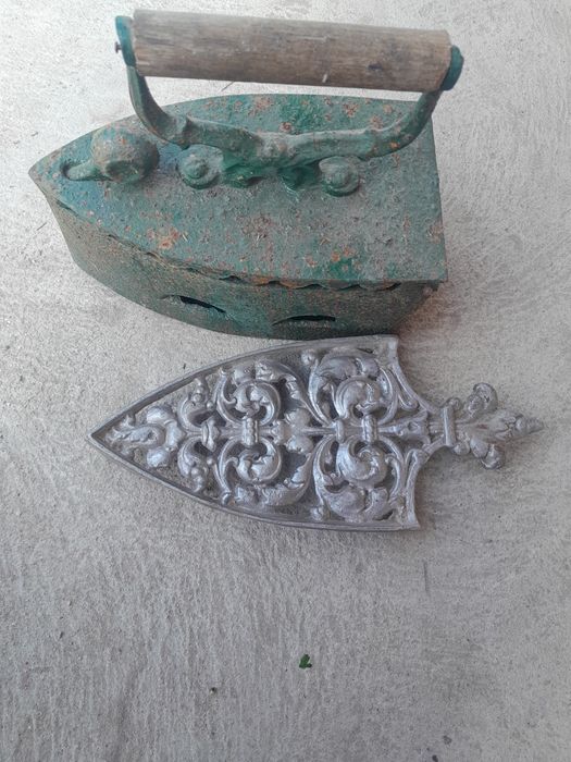 Fier de călcat cu suport