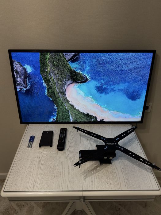 Телевизор Samsung 43 дюйма (Smart TV)