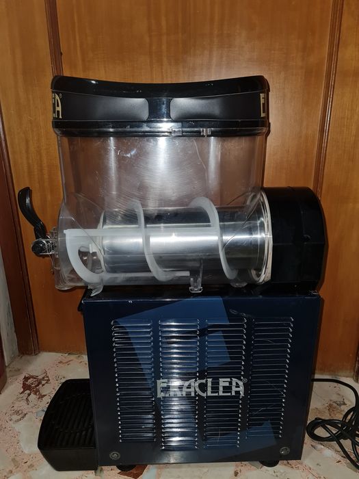 BRAS su UGOLINI aparate pentru granita si caffè frappe