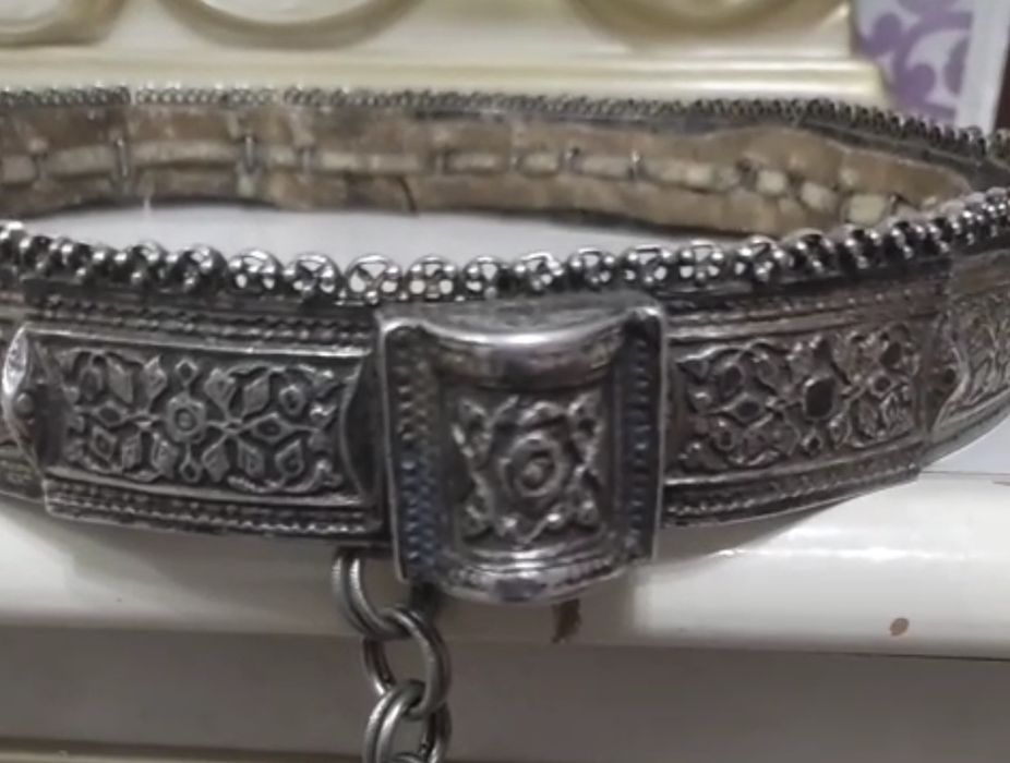 Продам серебристый ремень