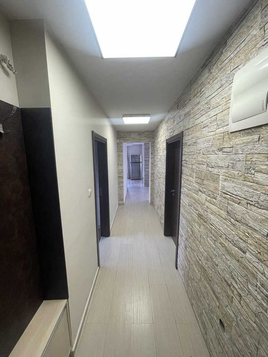 Дава се под наем Тристаен апартамент в София, Център - 90 кв.м за 1400 € - Снимка #1