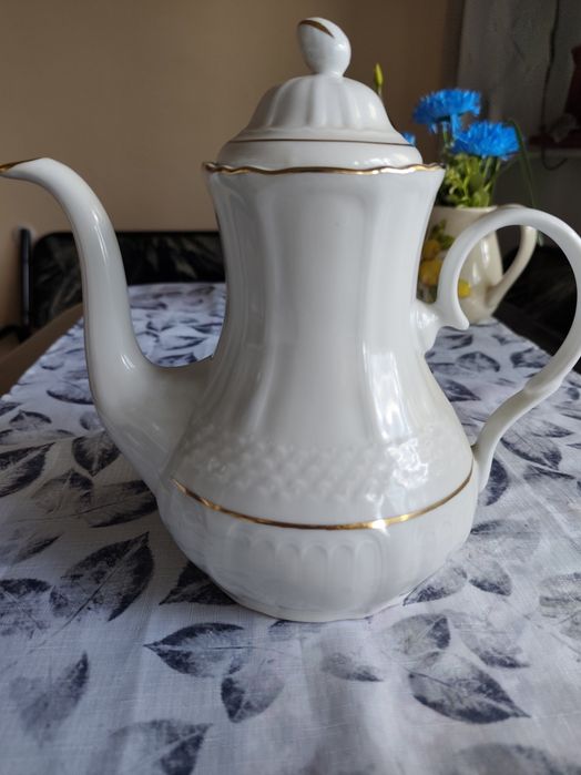 Порцеланов комплект за чай.