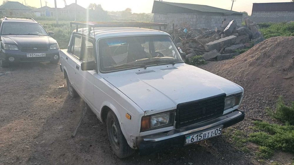 автомобиль ваз 2107
