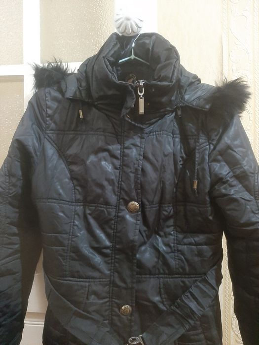 Куртка кузги жуда чиройли яна бошка нарсалар хам бор маькул болса