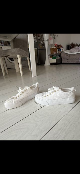 Vand RESERVED tenisi mas 37 produs nou