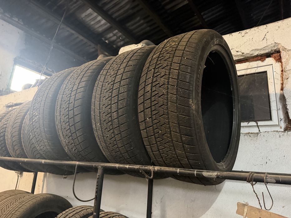 Зимни гуми 275/40/22