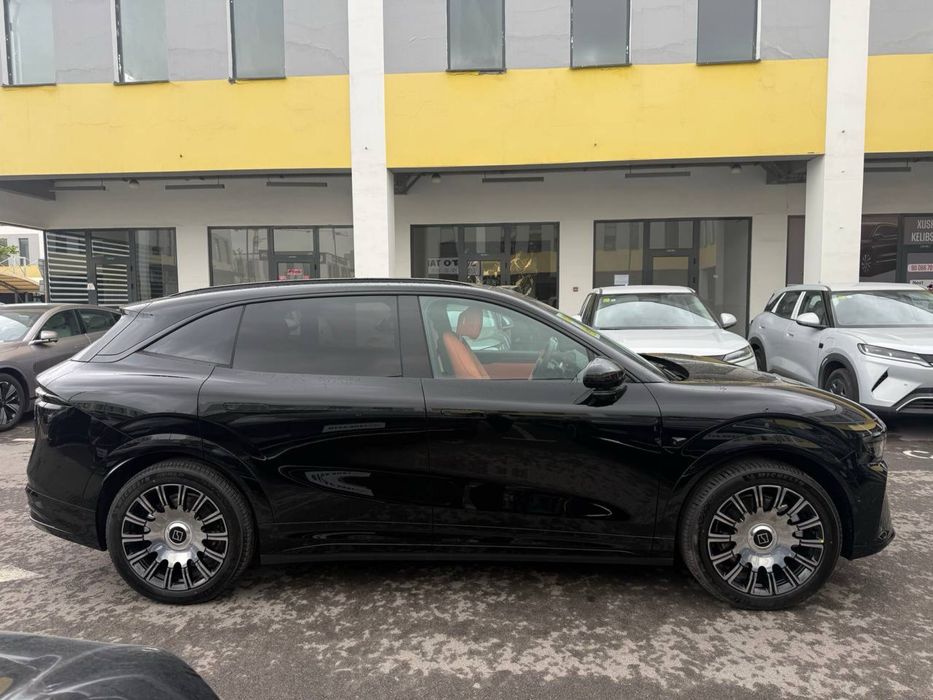 Zeekr 7x garantiya bor.Bemalol kevurila.Hamma rangidan bor.