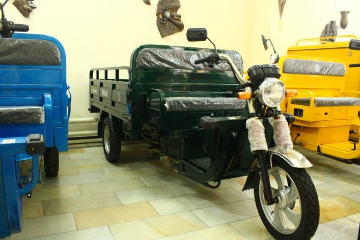 400 в сумах. Трицикл закрытый в Ташкенте.