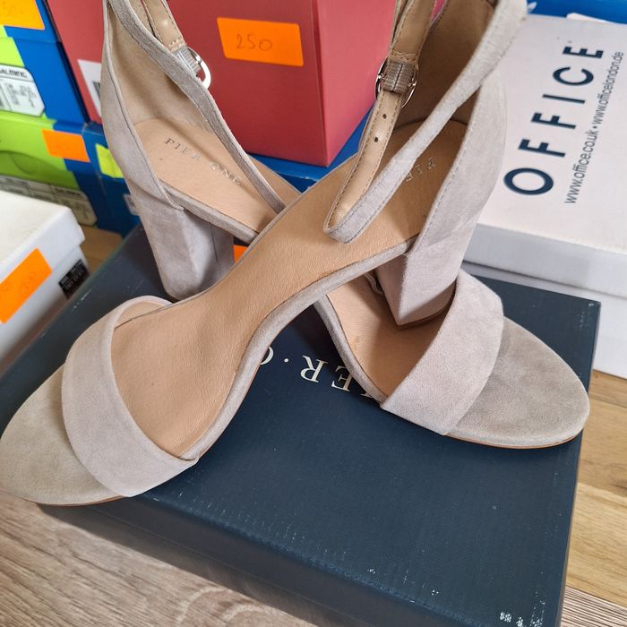 Încălțăminte de brand