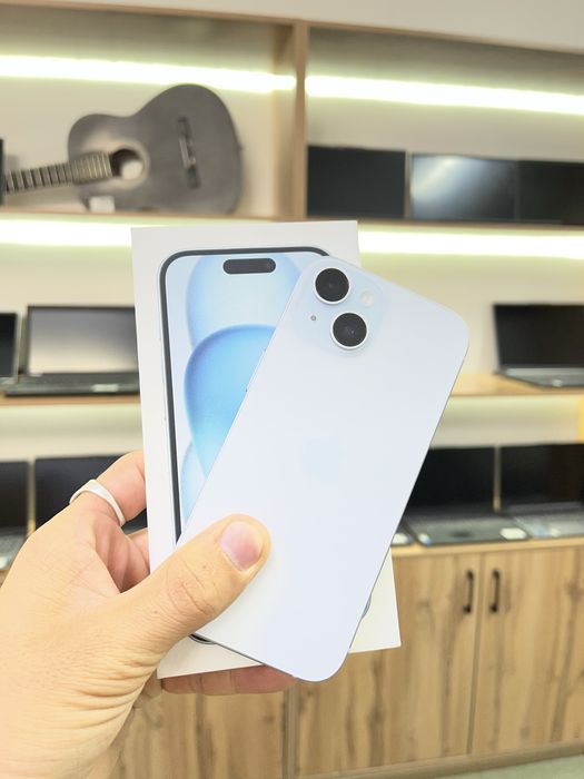 Телефон iPhone 15