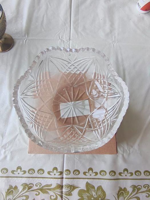 Хрустальные посуды для сервировки стола