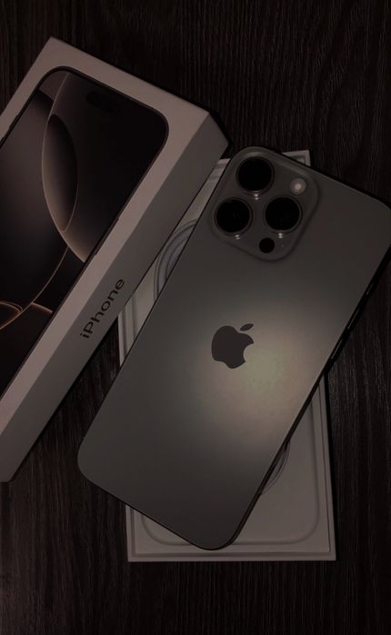 Смартфон Apple Iphone 16 pro Max 256Gb серебрестый