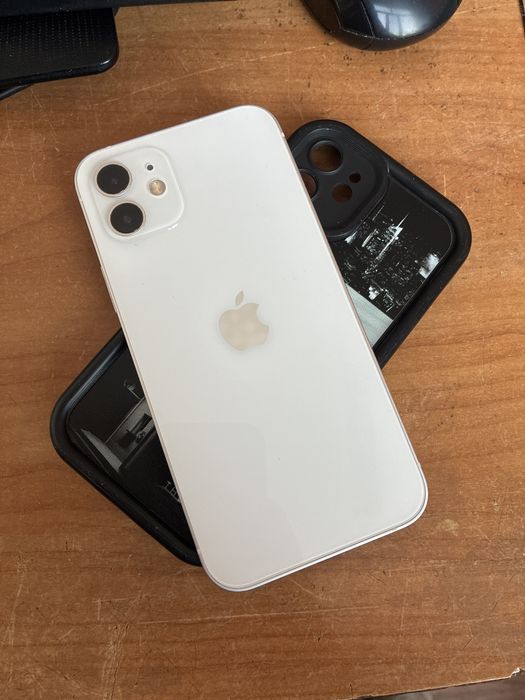 Продам Iphone 12 с коробкой, есть торг!