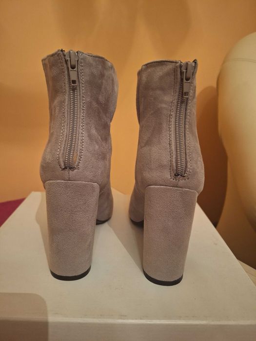 Botine din piele intoarsa