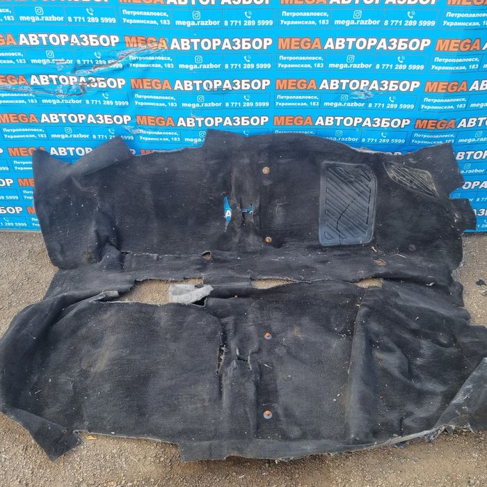 Пол ковролин в ауди 100 с4.