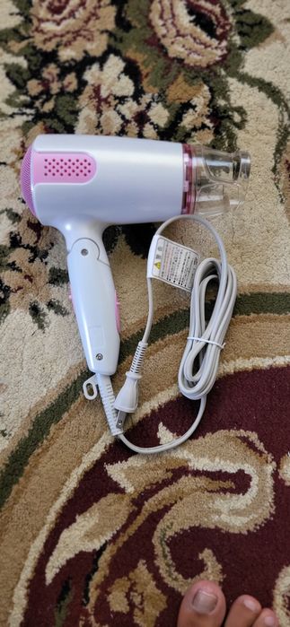 Удобный фен для сушки и укладки волос. Удобная ручка с сгибаю