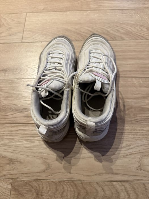 Бели маратонки nike air