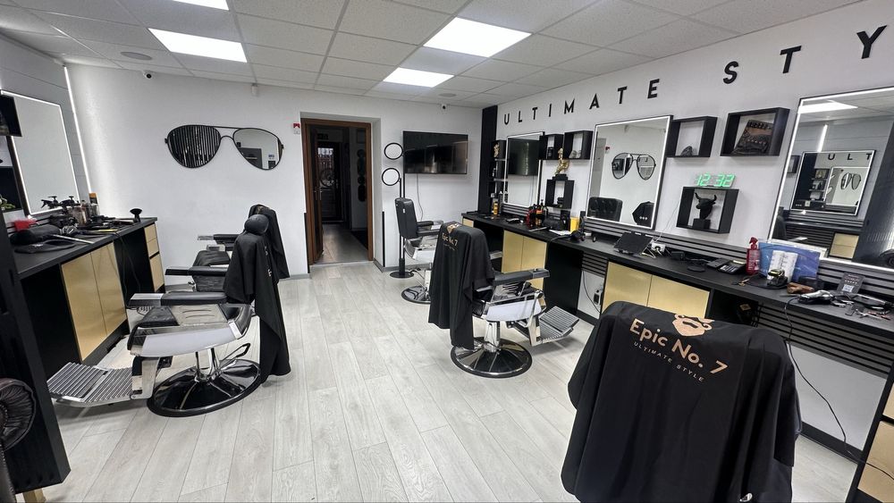 Închiriez scaun/post de frizer la Epic No.7. Chirie 150€/luna