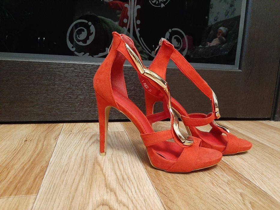 Босоножки женские