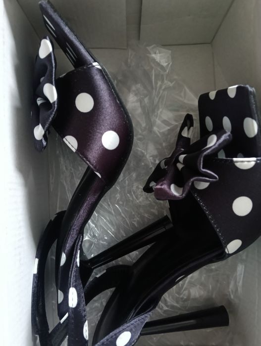 Pantofi cu fundițe si buline