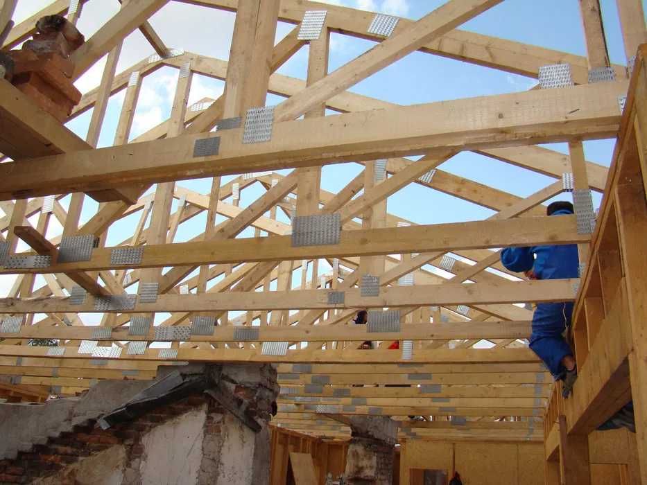 Dulgheri profesioniști instalăm acoperișuri, mansardări și reparații