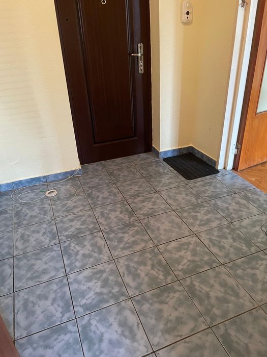 Apartament 3 camere DECOMANDAT - zona OMV VEST