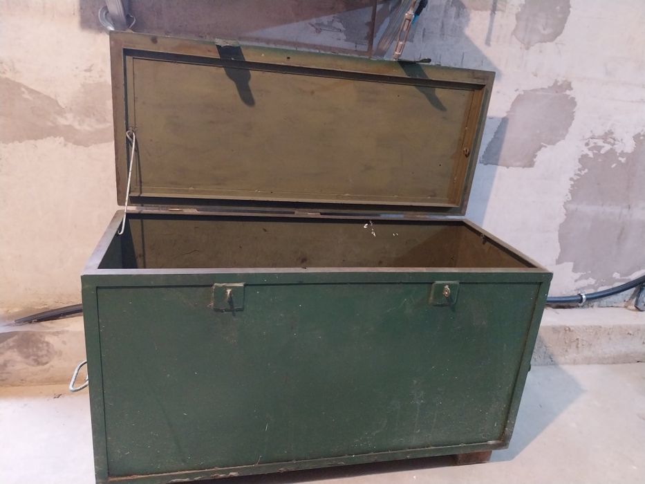 Lada metalica, cutie