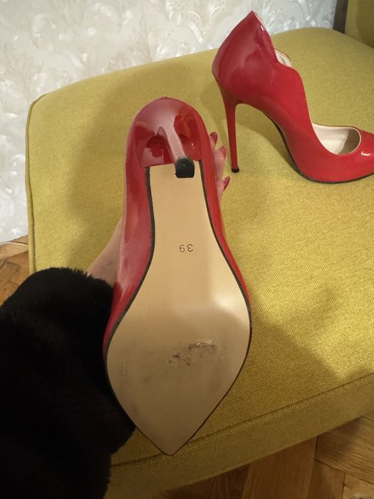 Женски червени токчета 39 номер