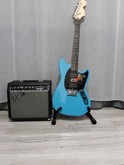 Vând set amplificator fender frontman 20G și chitara squier mustang HH