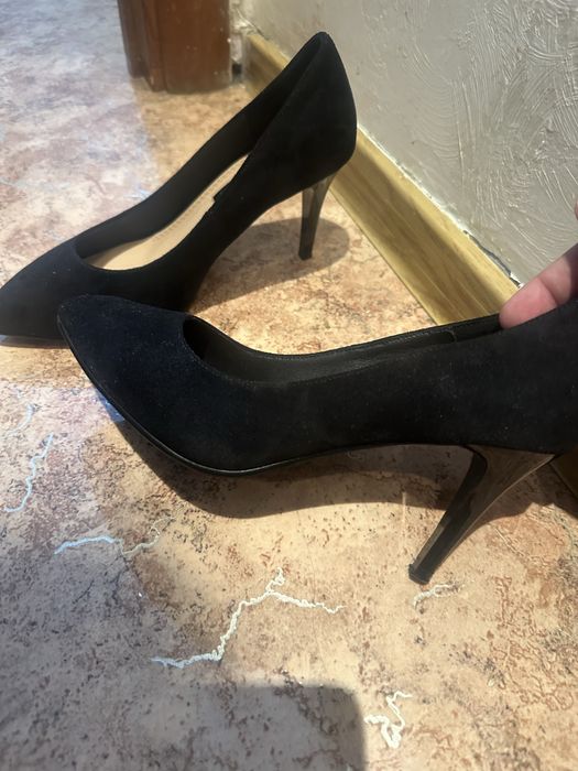 Продам замшевые туфли