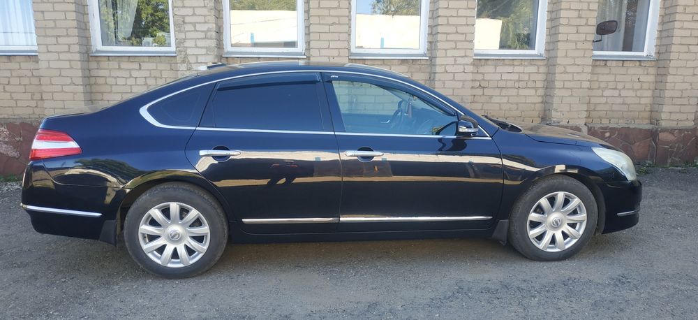 Продам Nissan Tana 2010