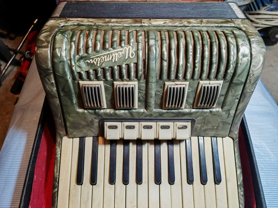 Acordeon Weltmeister Vintage - Culoare Verde Sidefat - 4 Registre