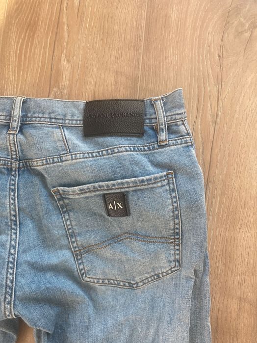 Продавам дънки Armani Exchange (AX) Цвят: светло син Размер: 31 (slim fit)