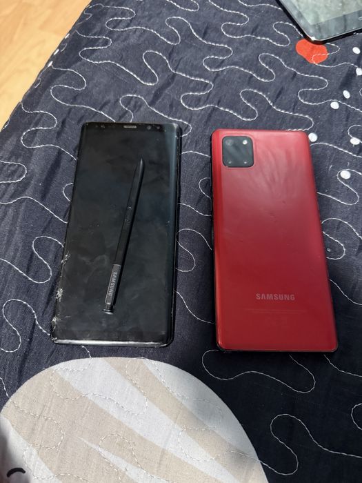 Vând telefoane defecte necesita display