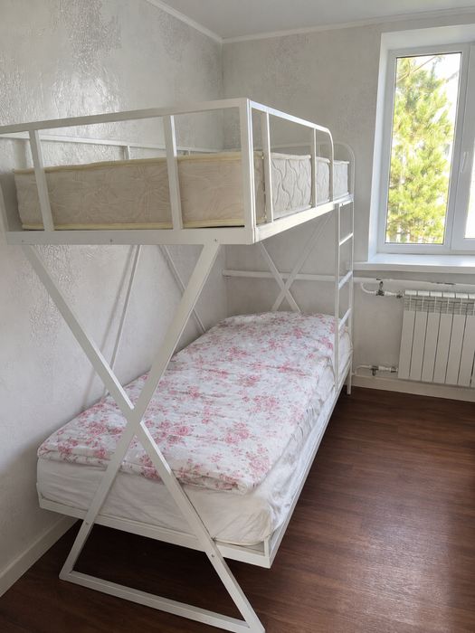 Продам кровать с матрасом.