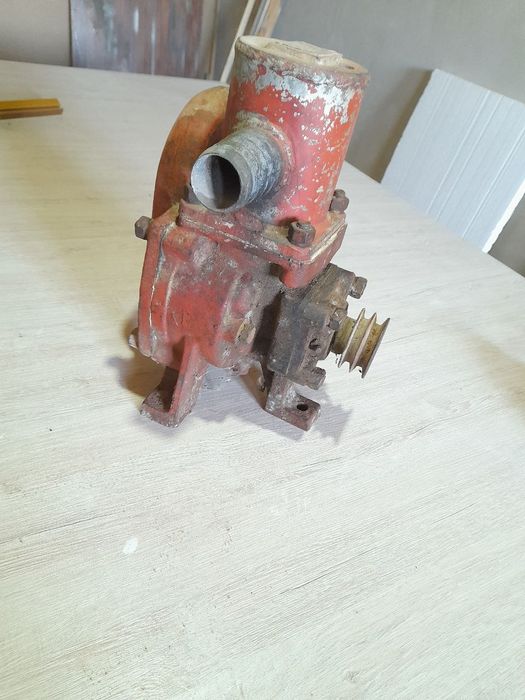 Suv tortadigan nasos sotiladi