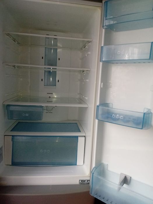 Холодильник.   LG